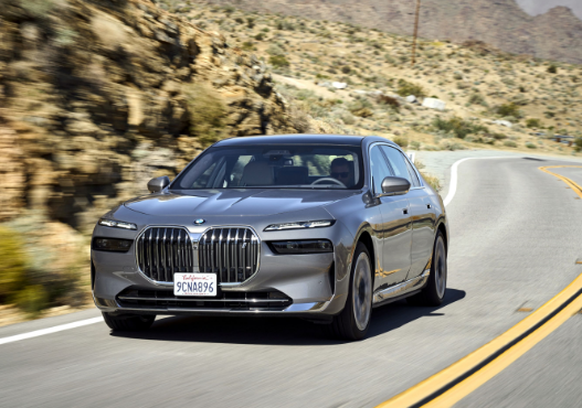BMW i7 image